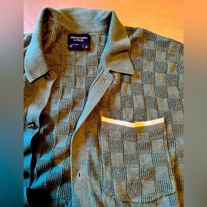 AF Men’s - Textural Button-Through Sweater Polo Green.